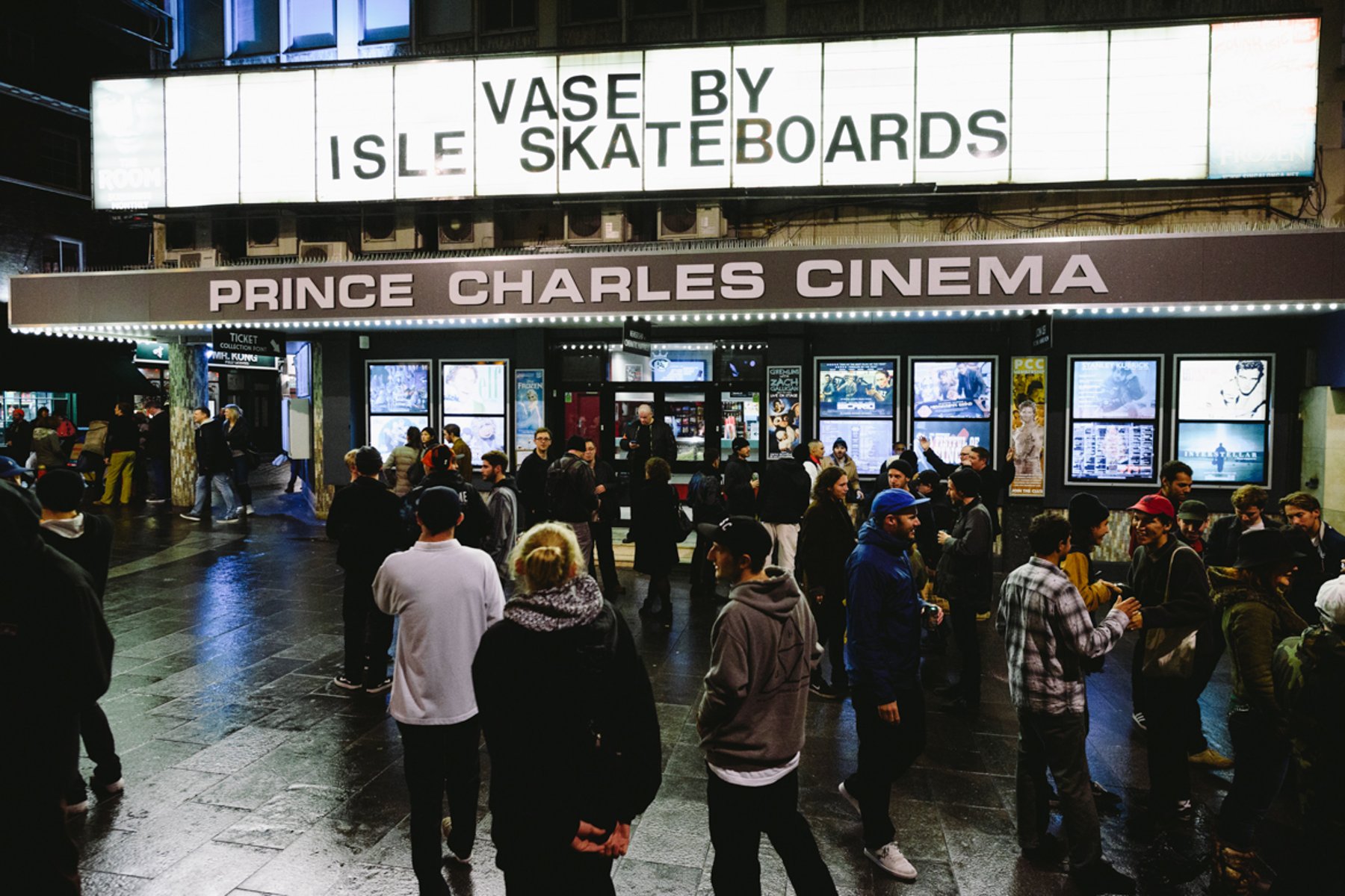 _IHC8076e-Isle-Vase-Film-Premiere-Prince-Charles-Cinema-London-November-2015-Photographer-Maksim-Kalanep
