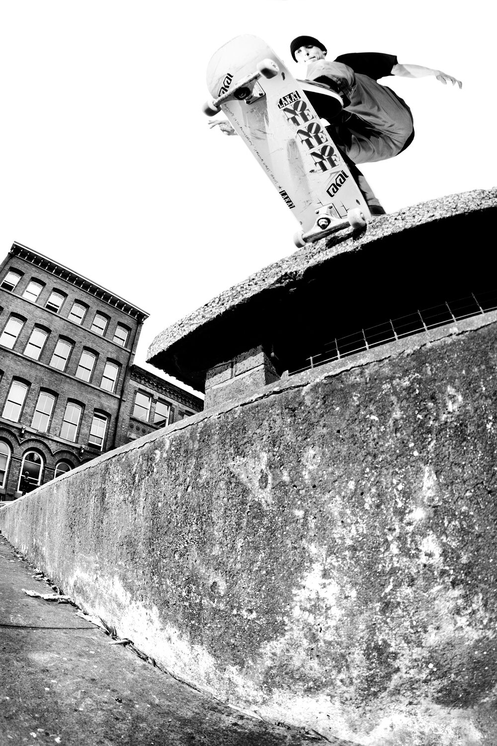 Jed_Coldwell_backside_tailslide_GREY_copyright_Henry_Kingsford