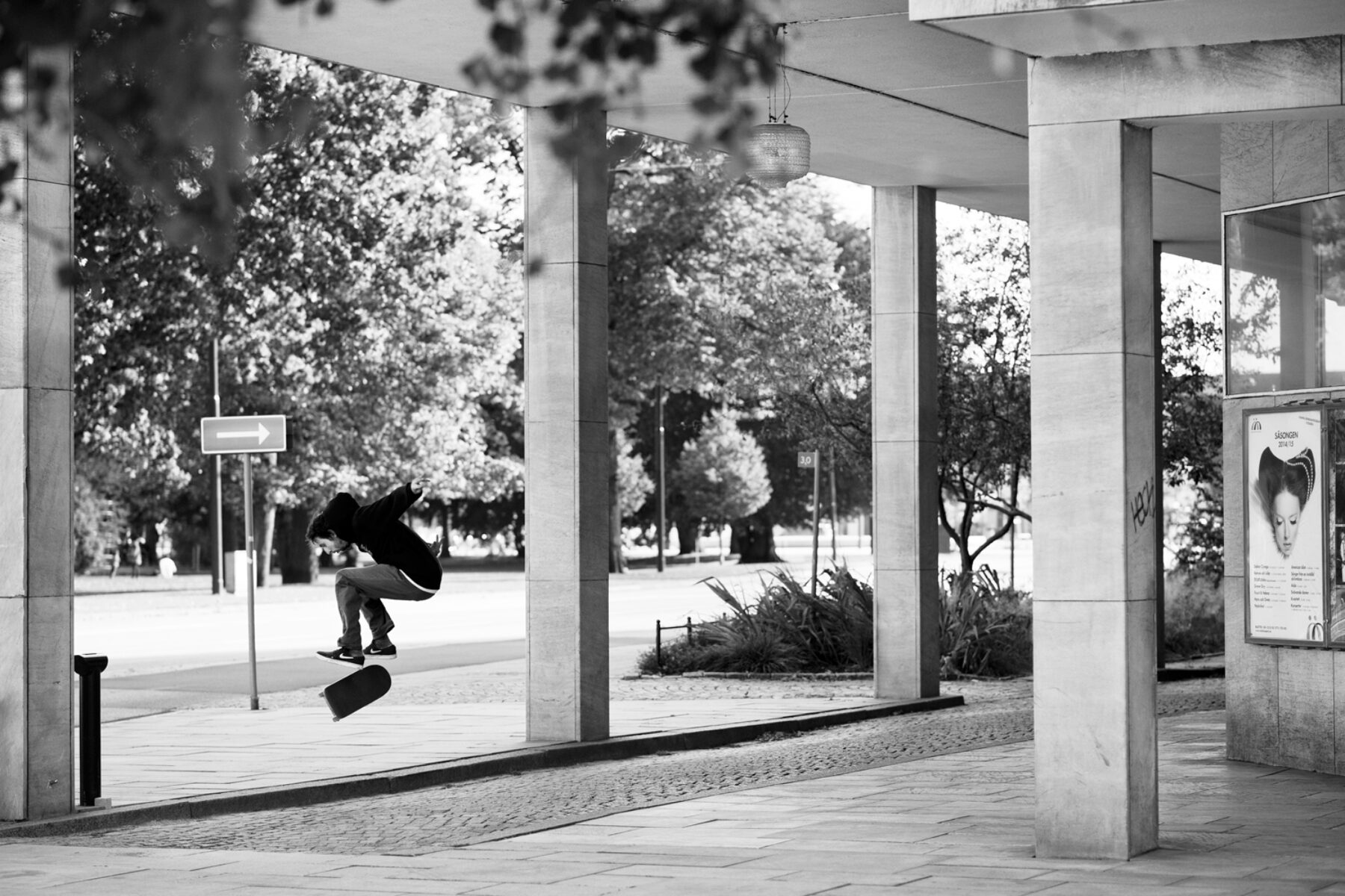 Jak_Pietryga_switch_frontside_heelflip_GREY_HENRY_KINGSFORD