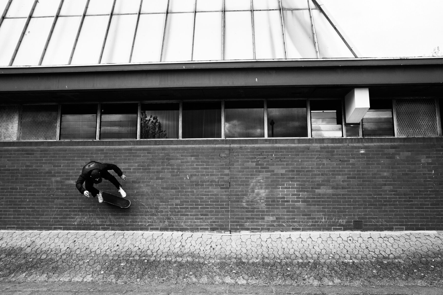 BEN_CHARDOURNE_KICKFLIP_WALLRIDE_GREY_HENRY_KINGSFORD