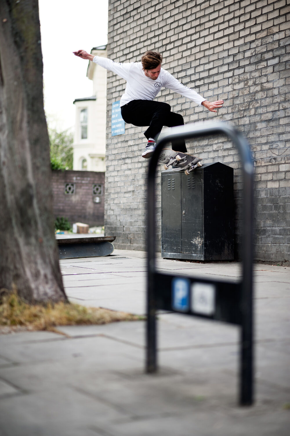 DANIEL_PANNEMAN_180_NOSEGRIND_GREY_HENRY_KINGSFORD