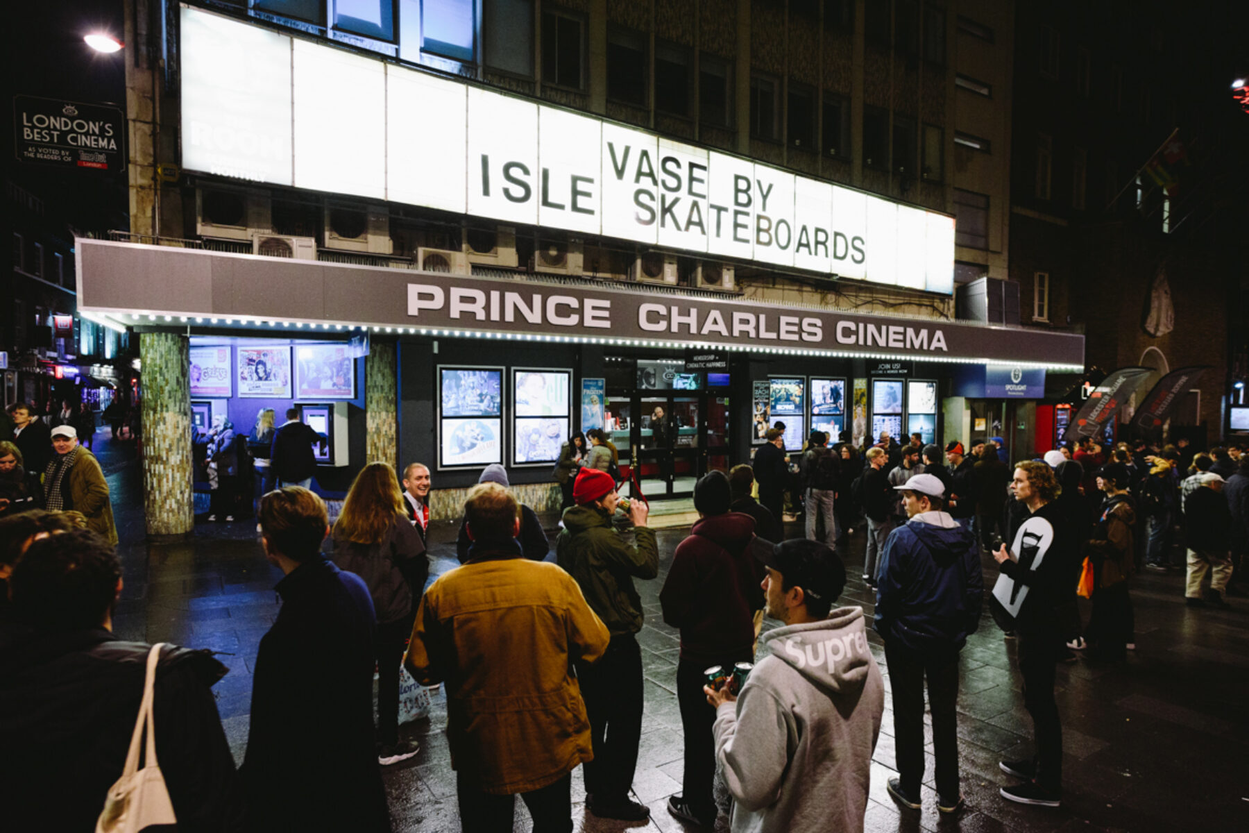 _IHC8074e-Isle-Vase-Film-Premiere-Prince-Charles-Cinema-London-November-2015-Photographer-Maksim-Kalanep