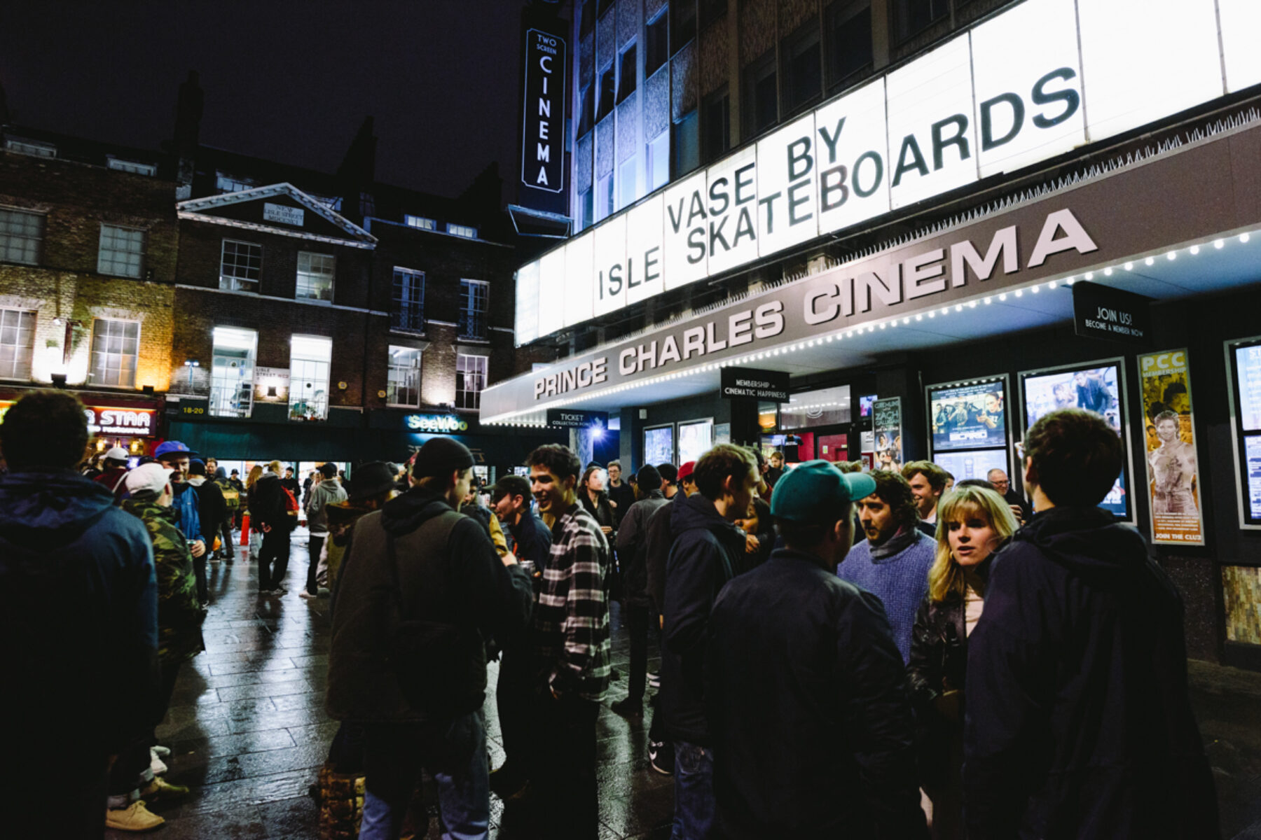 _IHC8079e-Isle-Vase-Film-Premiere-Prince-Charles-Cinema-London-November-2015-Photographer-Maksim-Kalanep