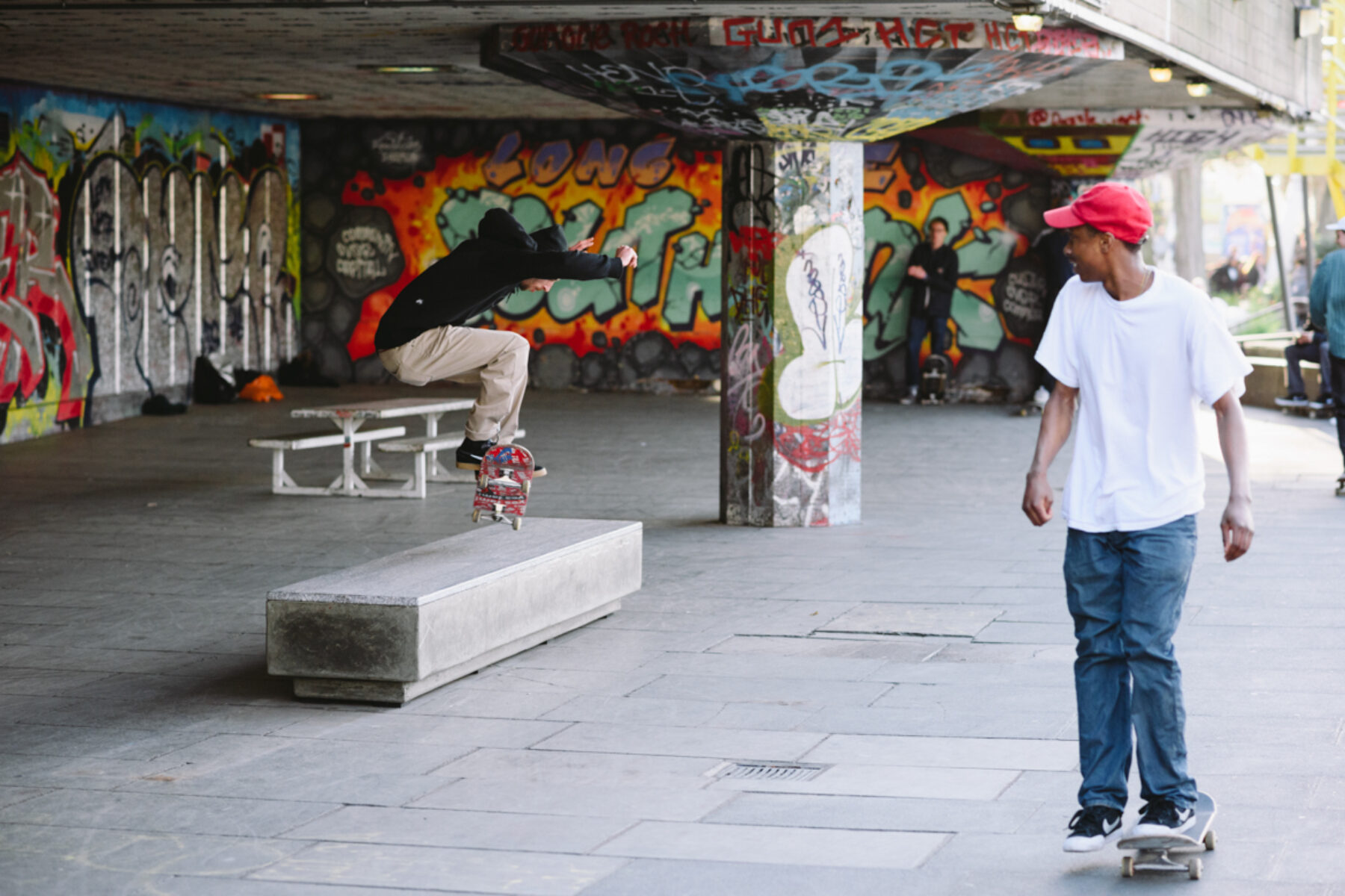 _IHC9527e-Jak-Pietryga-360-Shove-It-Nelly-Mayele-Nike-SB-Chronicles-3-Premiere-London-December-2015-Photographer-Maksim-Kalanep