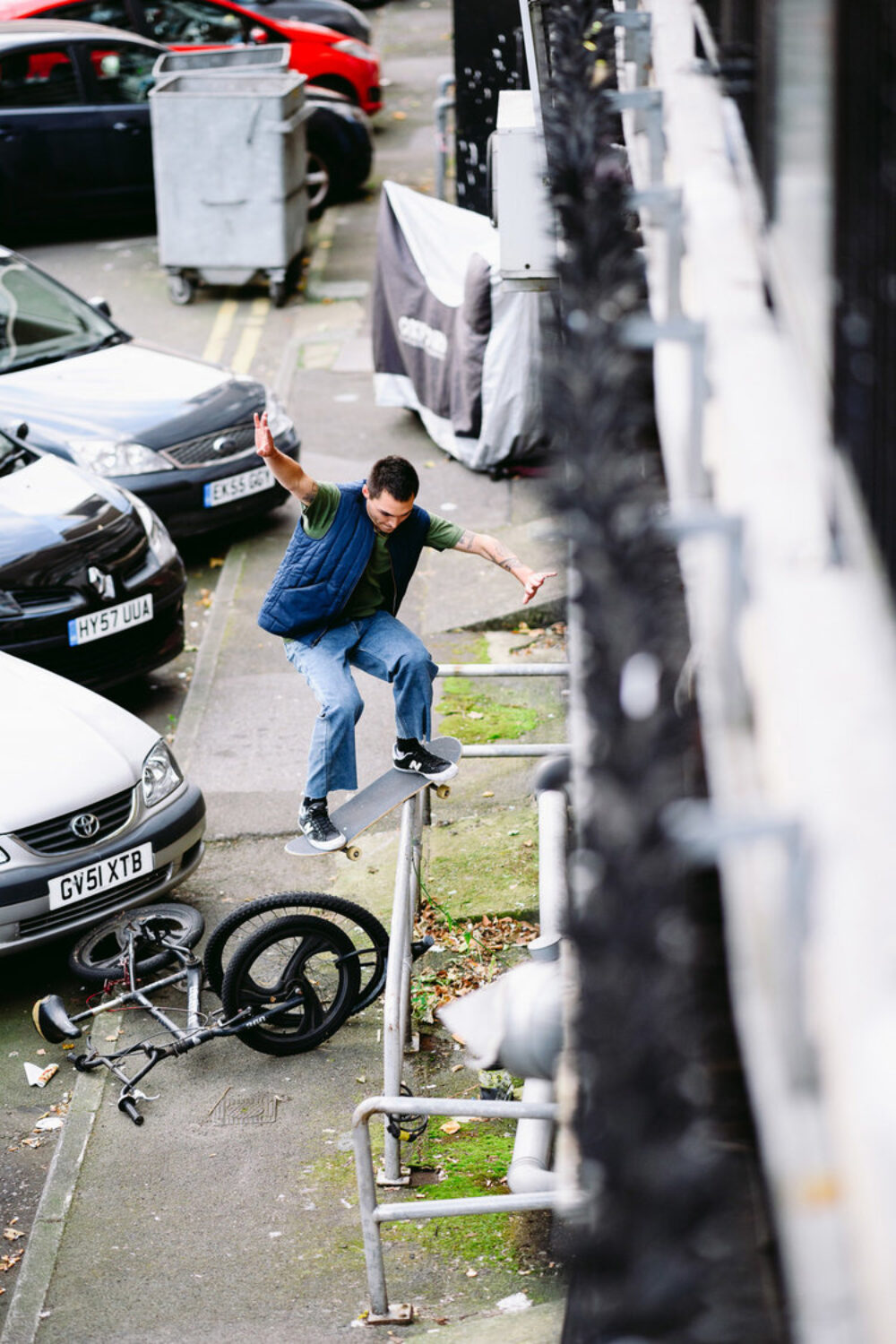 _ihc2267e-manny-lopez-fs-smith-grind-levis-skateboarding-london-august-2017-photographer-maksim-kalanep