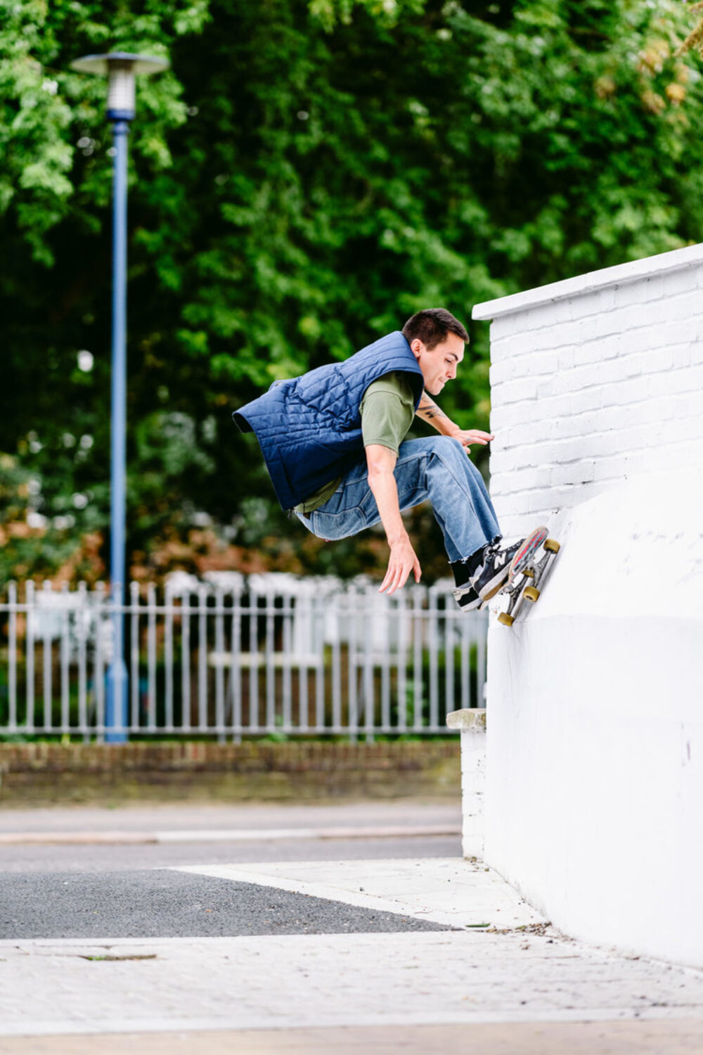 _ihc2290e-manny-lopez-bump-to-fs-wallride-levis-skateboarding-london-august-2017-photographer-maksim-kalanep