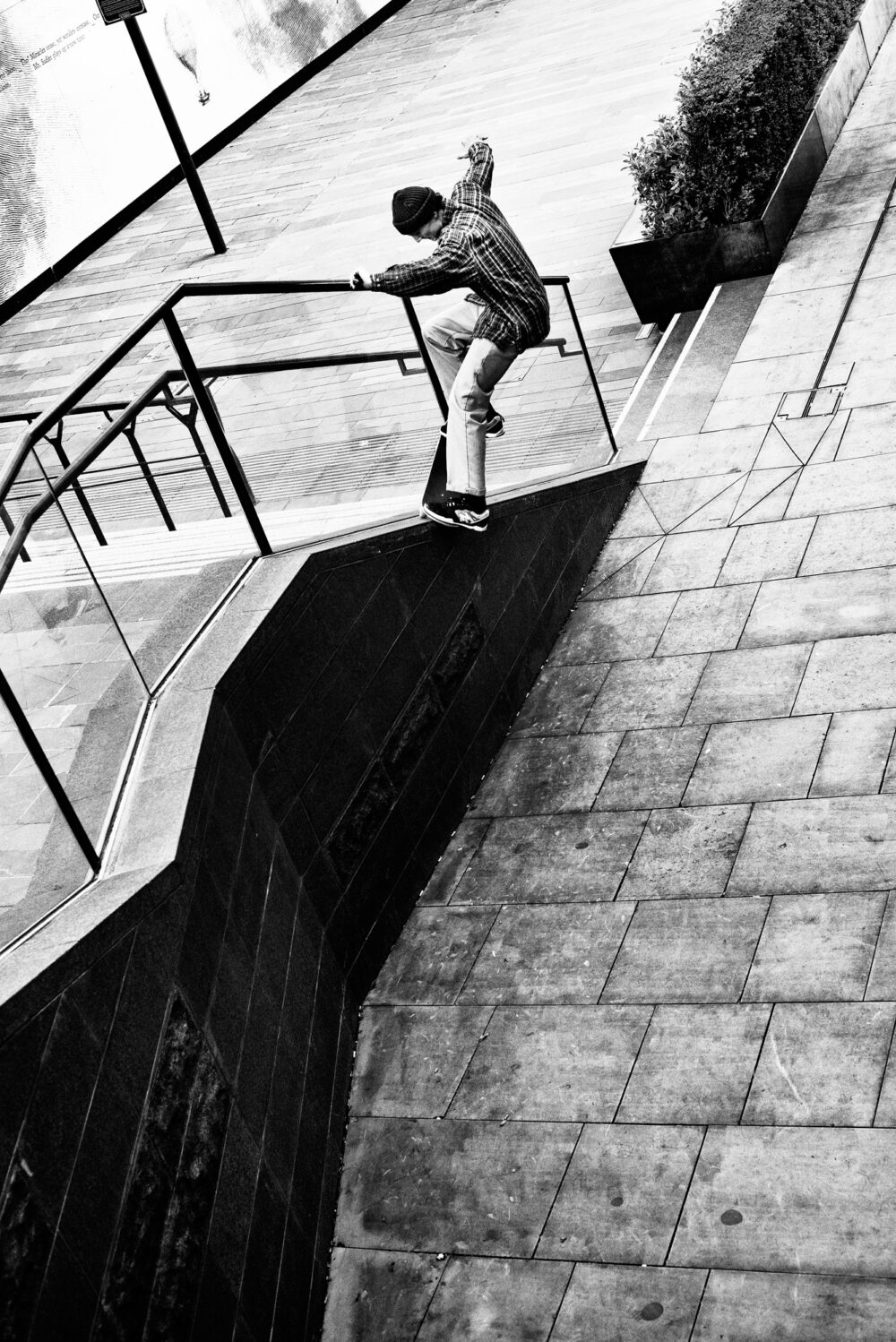 seb_batty_slappy_nosegrind_grey_henry_kingsford